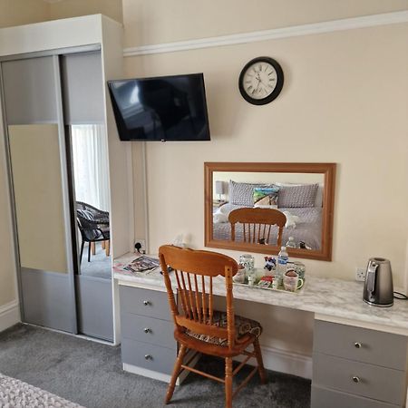 The Europa Hotel Уитби Екстериор снимка