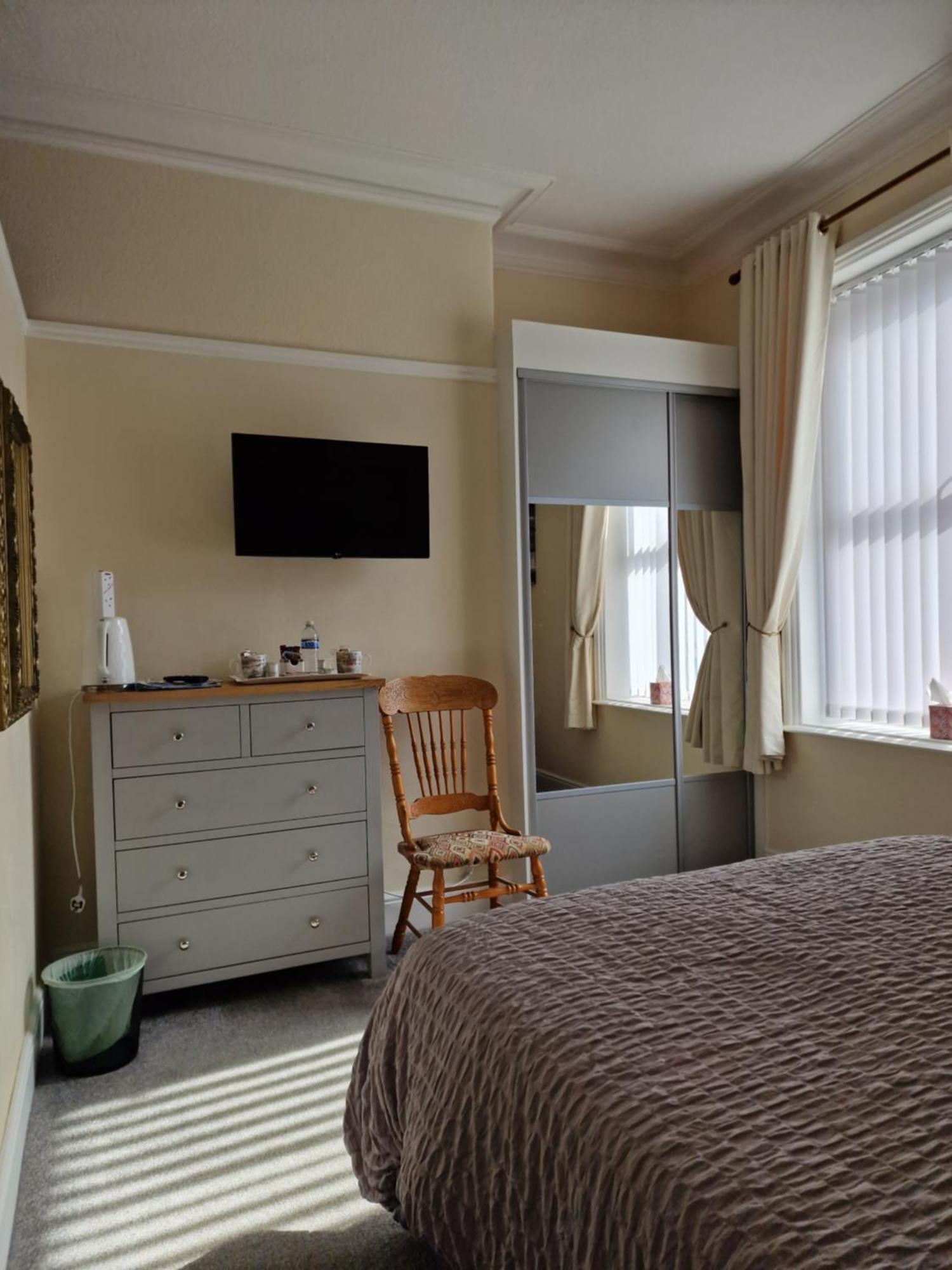The Europa Hotel Уитби Екстериор снимка