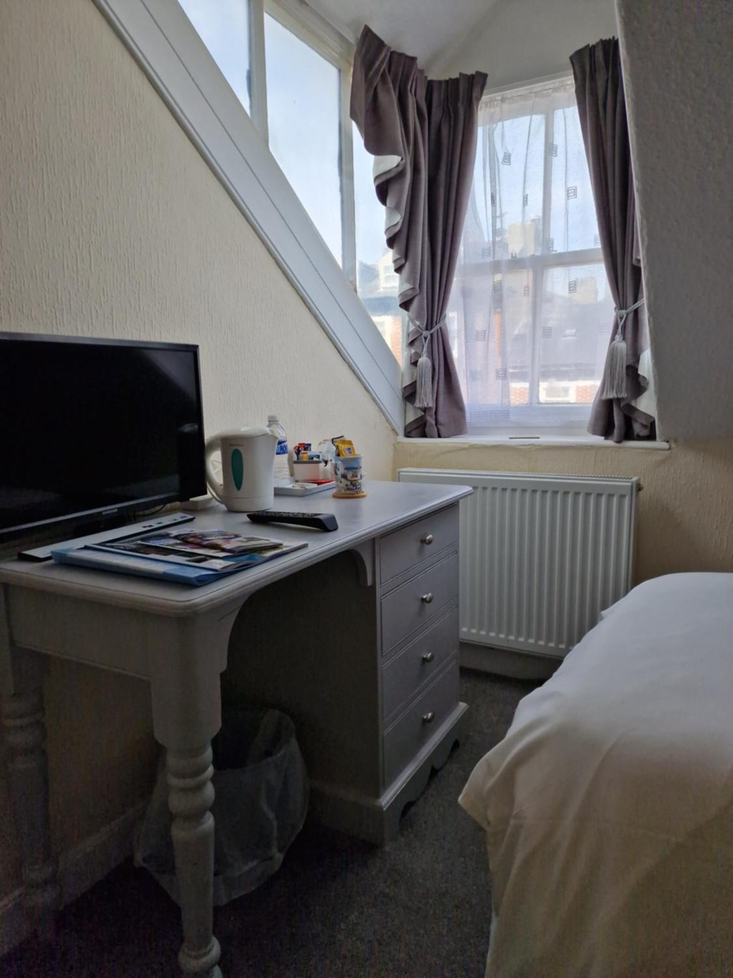 The Europa Hotel Уитби Екстериор снимка